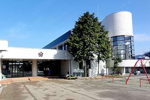 上山市立宮川小学校校舎外観写真