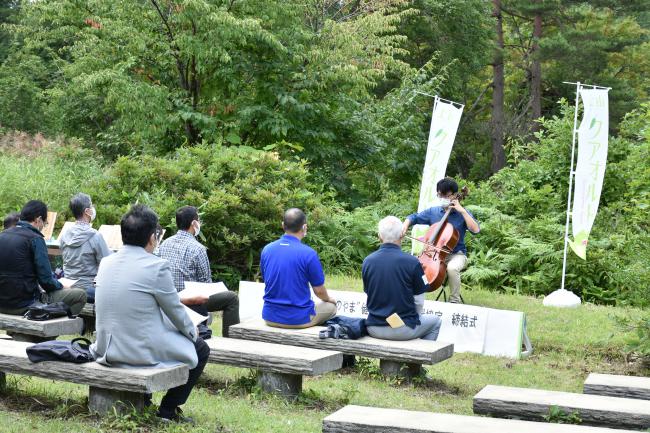 チェロによるオープニング演奏