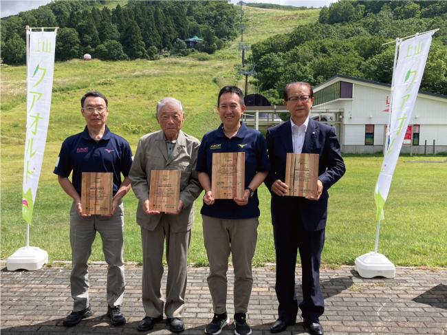 左から（医）みゆき会武井寛理事長、（医）二本松会かみのやま病院峯田武興理事長、上山市山本幸靖市長、（株）エム・エス・アイ金子昌弘代表取締役社長