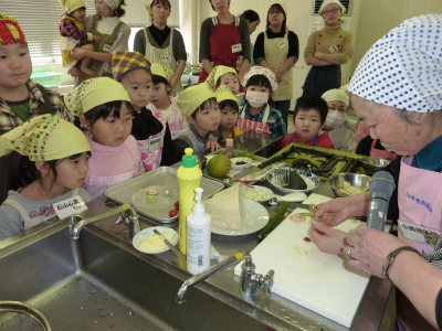 親子料理教室の様子の写真
