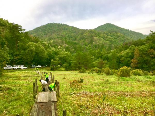 西山コースを清掃