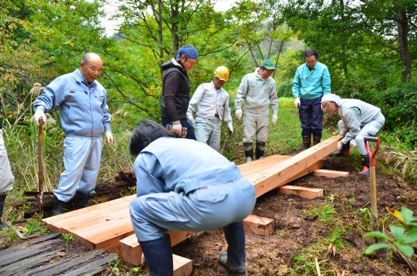 松田建設協力会のみんさんがコースを整備